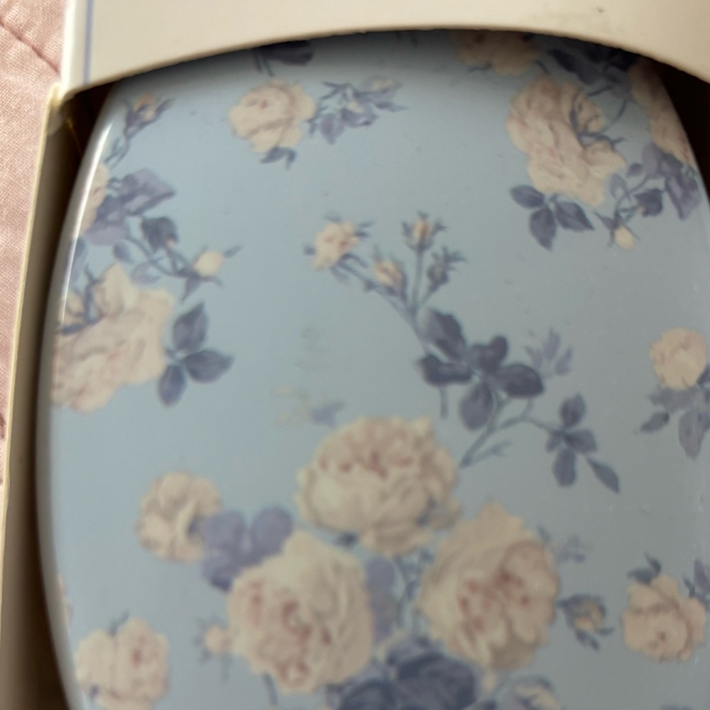 LoveShackFancy X Wet Brush Original Detangler Round Brush Everblooming Rosettes - Picture 3 of 4